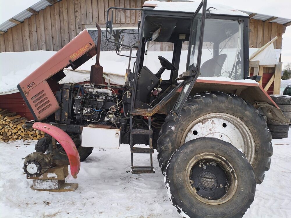 Traktor Belarus.jpg